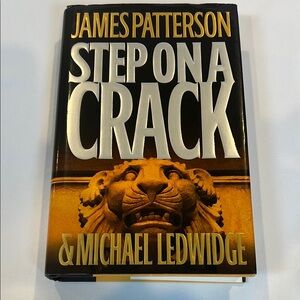 JAMES‎ PATTERSON STEP ON A CRACK HARDCOVER BOOK
